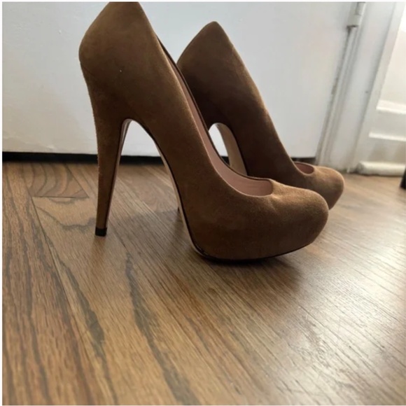 MIU MIU CAMEL SUEDE PUMPS - Picture 3 of 10